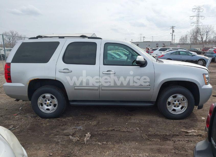 Photo 13 of 2010 Chevrolet Tahoe LT (VIN 1GNUKBE09AR209595)