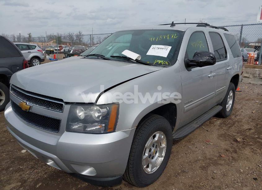 Photo 2 of 2010 Chevrolet Tahoe LT (VIN 1GNUKBE09AR209595)