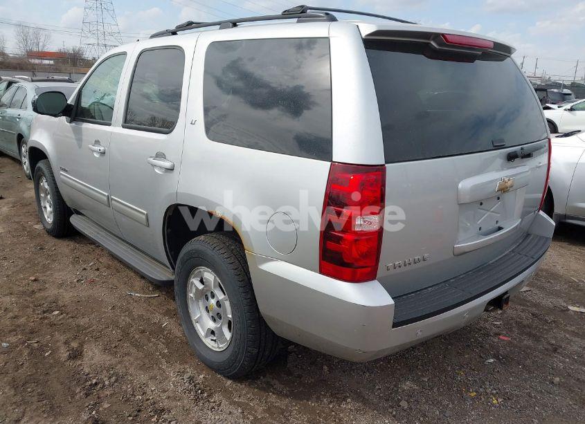 Photo 3 of 2010 Chevrolet Tahoe LT (VIN 1GNUKBE09AR209595)
