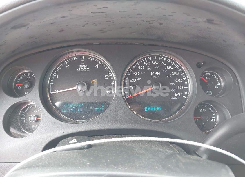 Photo 7 of 2010 Chevrolet Tahoe LT (VIN 1GNUKBE09AR209595)