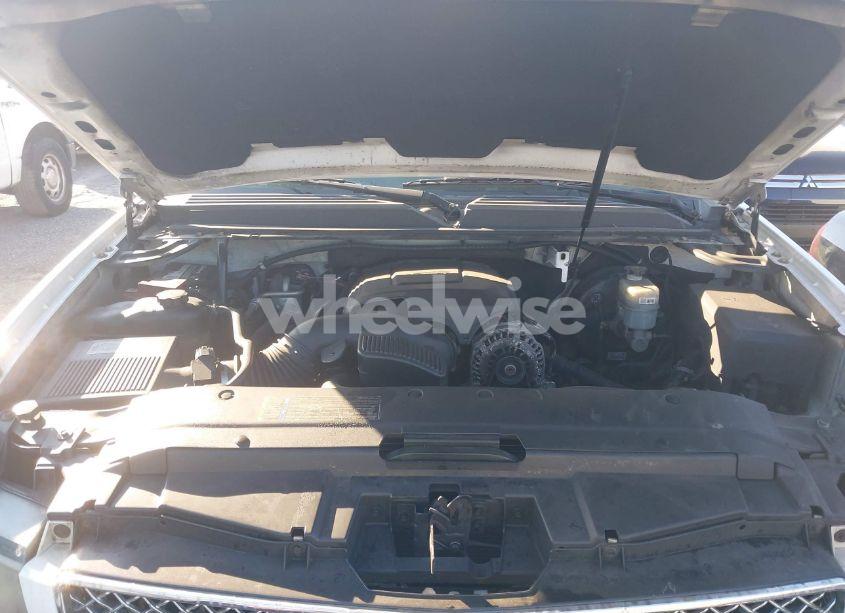 Photo 10 of 2010 Chevrolet Tahoe LTZ (VIN 1GNUKCE01AR197786)