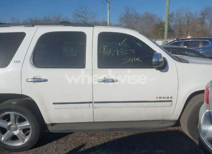 Photo 13 of 2010 Chevrolet Tahoe LTZ (VIN 1GNUKCE01AR197786)