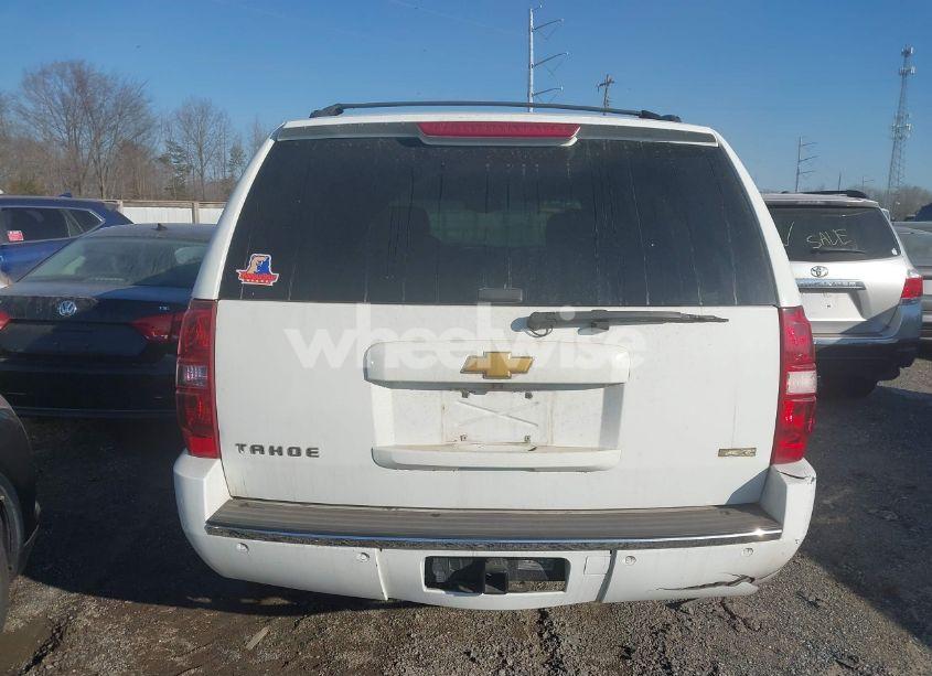 Photo 16 of 2010 Chevrolet Tahoe LTZ (VIN 1GNUKCE01AR197786)