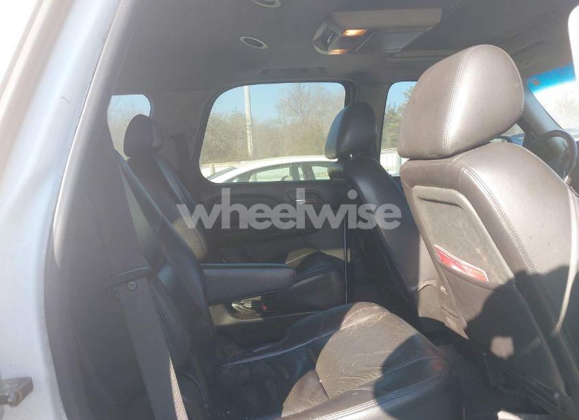 Photo 8 of 2010 Chevrolet Tahoe LTZ (VIN 1GNUKCE01AR197786)