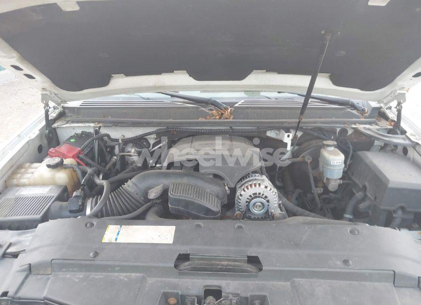 Photo 10 of 2010 Chevrolet Tahoe LTZ (VIN 1GNUKCE03AR101284)