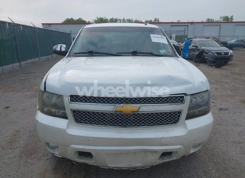 Photo 12 of 2010 Chevrolet Tahoe LTZ (VIN 1GNUKCE03AR101284)