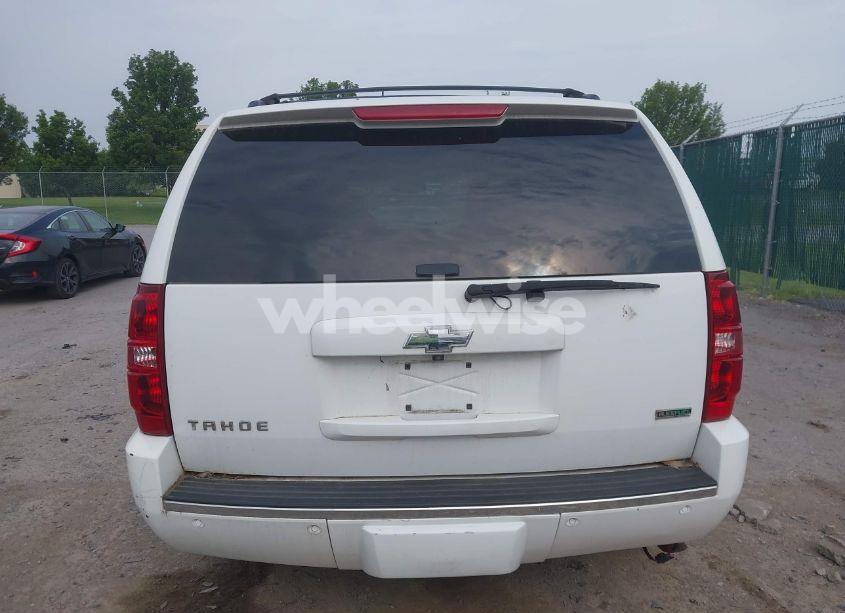 Photo 16 of 2010 Chevrolet Tahoe LTZ (VIN 1GNUKCE03AR101284)