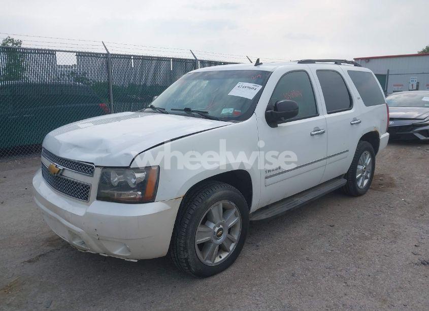 Photo 2 of 2010 Chevrolet Tahoe LTZ (VIN 1GNUKCE03AR101284)