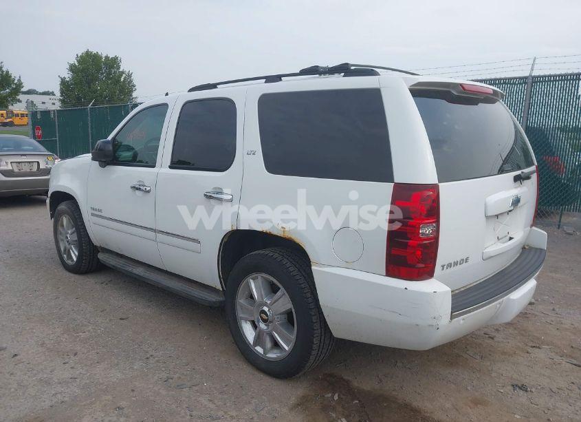 Photo 3 of 2010 Chevrolet Tahoe LTZ (VIN 1GNUKCE03AR101284)