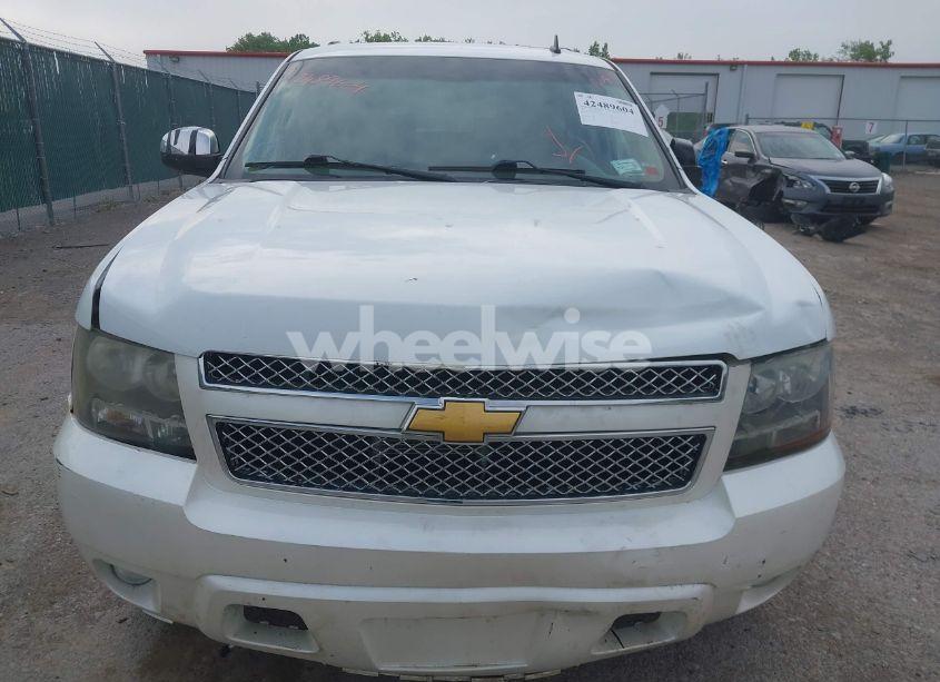 Photo 6 of 2010 Chevrolet Tahoe LTZ (VIN 1GNUKCE03AR101284)