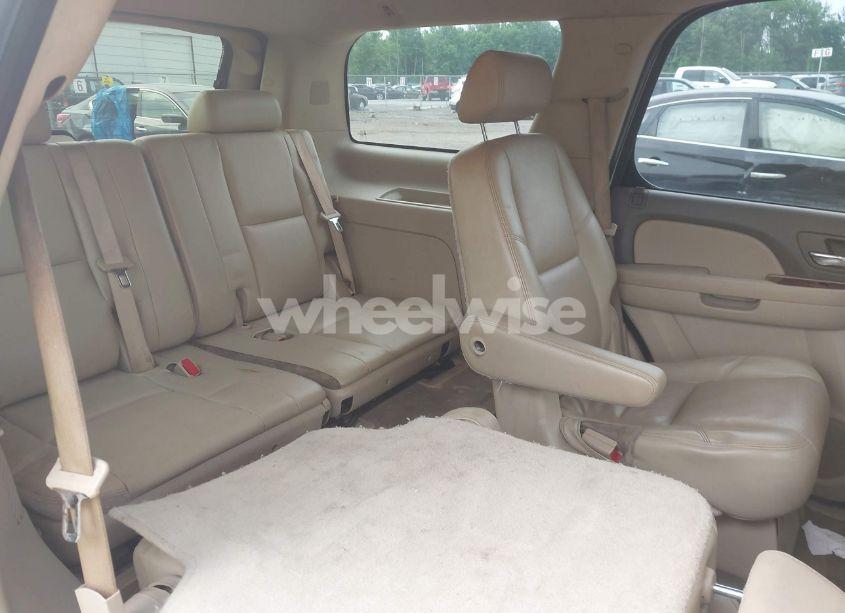 Photo 8 of 2010 Chevrolet Tahoe LTZ (VIN 1GNUKCE03AR101284)