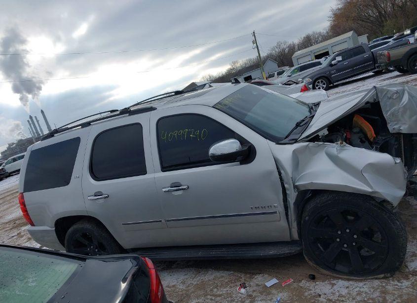 Photo 13 of 2010 Chevrolet Tahoe LTZ (VIN 1GNUKCE03AR182870)