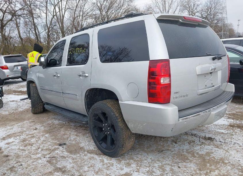 Photo 3 of 2010 Chevrolet Tahoe LTZ (VIN 1GNUKCE03AR182870)