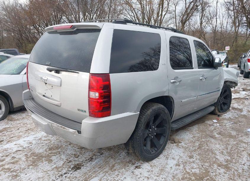 Photo 4 of 2010 Chevrolet Tahoe LTZ (VIN 1GNUKCE03AR182870)