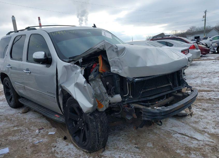 Photo 6 of 2010 Chevrolet Tahoe LTZ (VIN 1GNUKCE03AR182870)