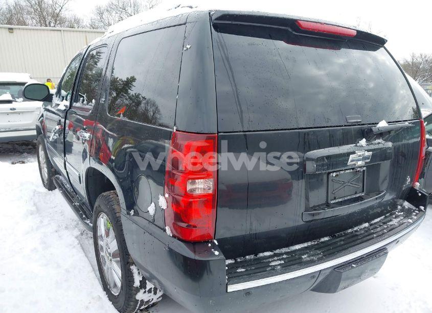 Photo 3 of 2010 Chevrolet Tahoe LTZ (VIN 1GNUKCE05AR152169)