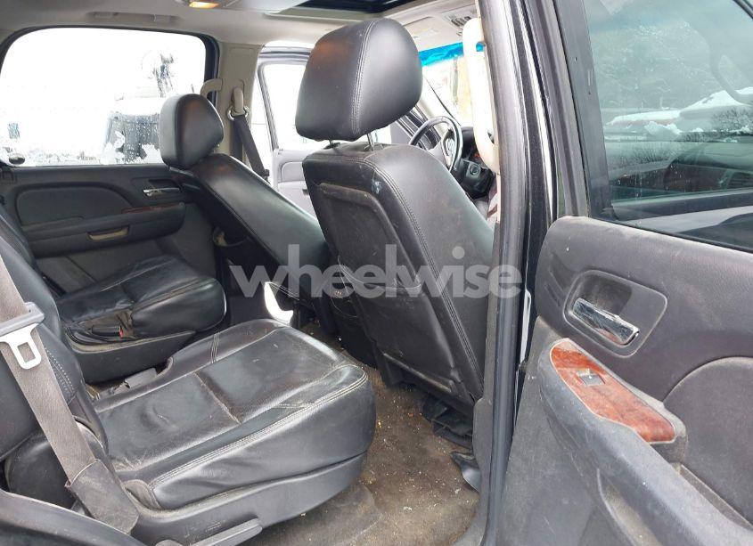 Photo 8 of 2010 Chevrolet Tahoe LTZ (VIN 1GNUKCE05AR152169)