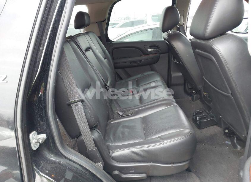 Photo 8 of 2010 Chevrolet Tahoe LTZ (VIN 1GNUKCE05AR285451)