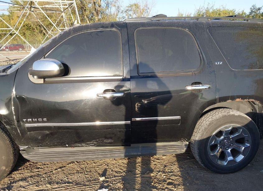 Photo 14 of 2010 Chevrolet Tahoe LTZ (VIN 1GNUKCE09AR201731)