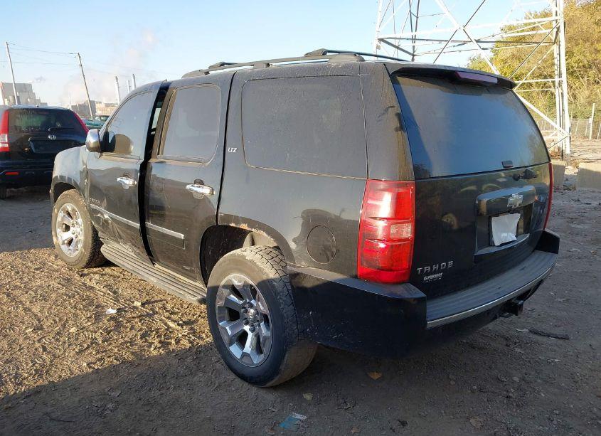 Photo 3 of 2010 Chevrolet Tahoe LTZ (VIN 1GNUKCE09AR201731)
