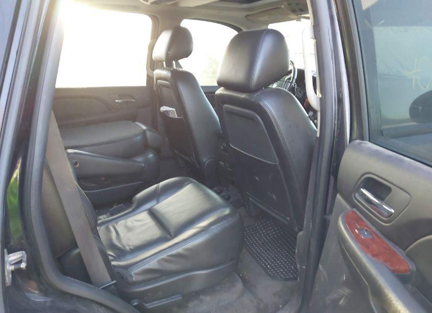 Photo 8 of 2010 Chevrolet Tahoe LTZ (VIN 1GNUKCE09AR201731)