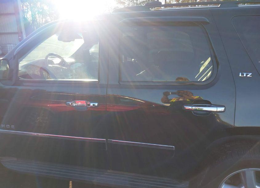 Photo 13 of 2010 Chevrolet Tahoe LTZ (VIN 1GNUKCE0XAR278348)