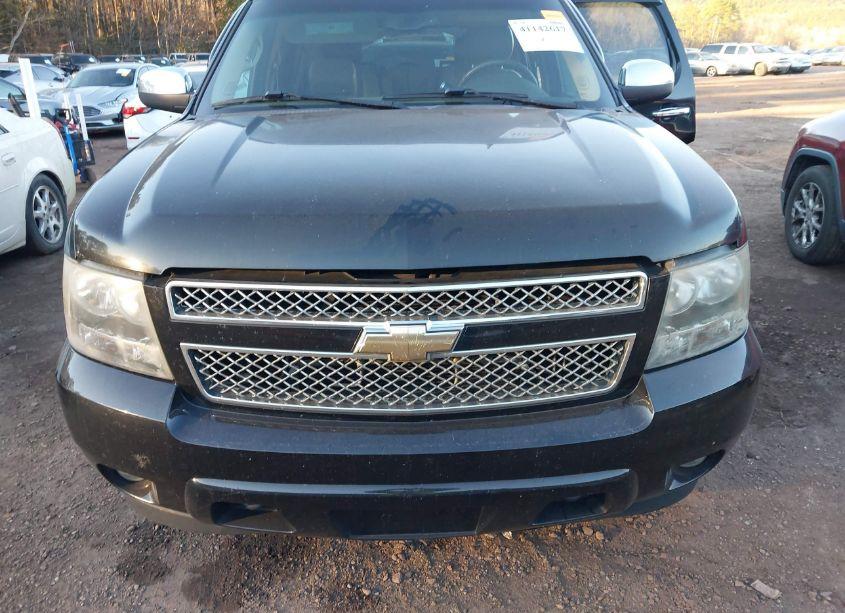 Photo 6 of 2010 Chevrolet Tahoe LTZ (VIN 1GNUKCE0XAR278348)