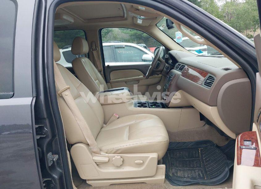 Photo 5 of 2010 Chevrolet Tahoe HYBRID (VIN 1GNUKDDJ6AR266391)