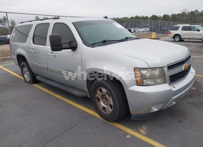 2010 Chevrolet Suburban 1500 LS (VIN 1GNUKHE30AR186320) main photo