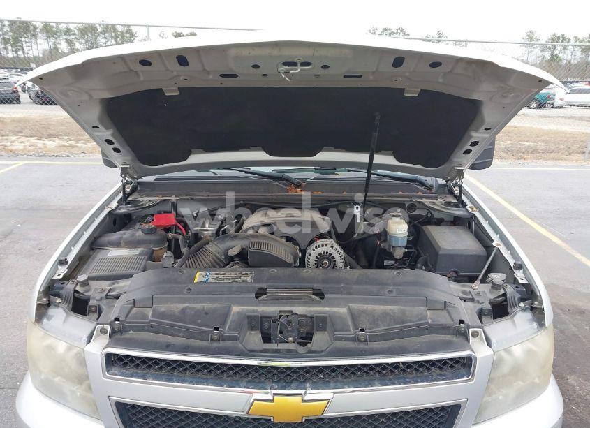 Photo 10 of 2010 Chevrolet Suburban 1500 LS (VIN 1GNUKHE30AR186320)