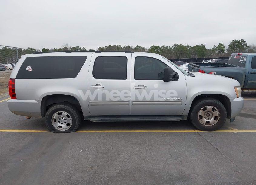 Photo 13 of 2010 Chevrolet Suburban 1500 LS (VIN 1GNUKHE30AR186320)