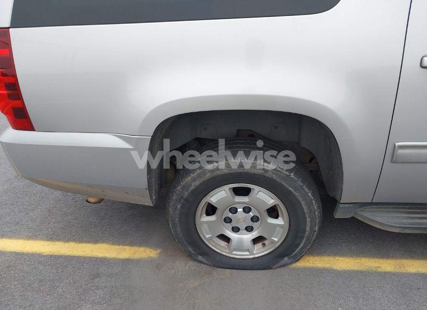 Photo 17 of 2010 Chevrolet Suburban 1500 LS (VIN 1GNUKHE30AR186320)