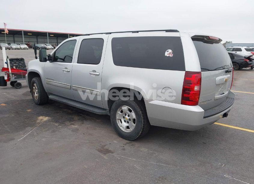 Photo 3 of 2010 Chevrolet Suburban 1500 LS (VIN 1GNUKHE30AR186320)