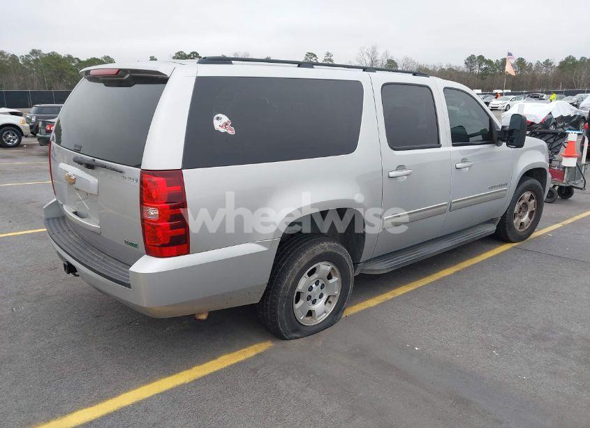 Photo 4 of 2010 Chevrolet Suburban 1500 LS (VIN 1GNUKHE30AR186320)