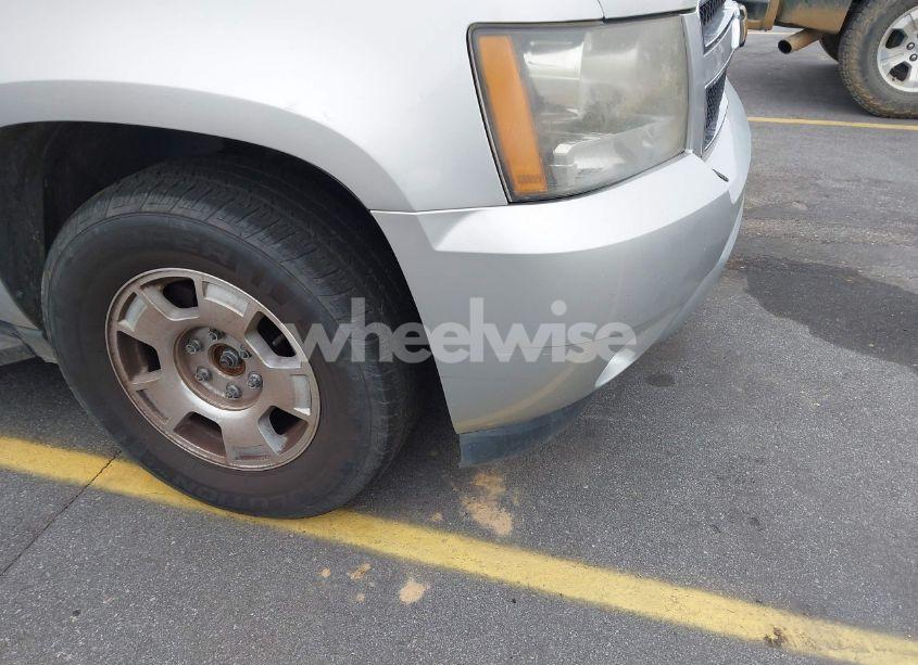 Photo 6 of 2010 Chevrolet Suburban 1500 LS (VIN 1GNUKHE30AR186320)