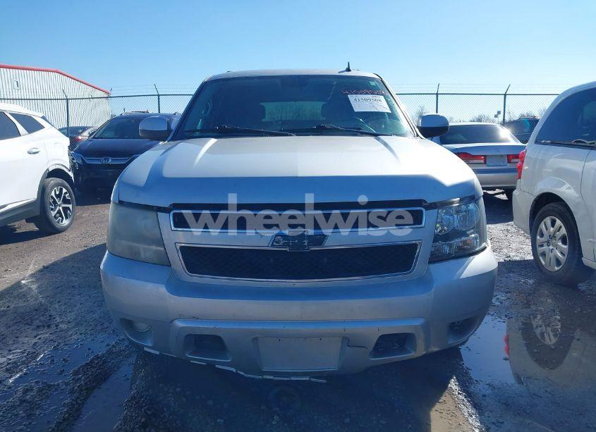 Photo 12 of 2010 Chevrolet Suburban 1500 LS (VIN 1GNUKHE31AR165699)