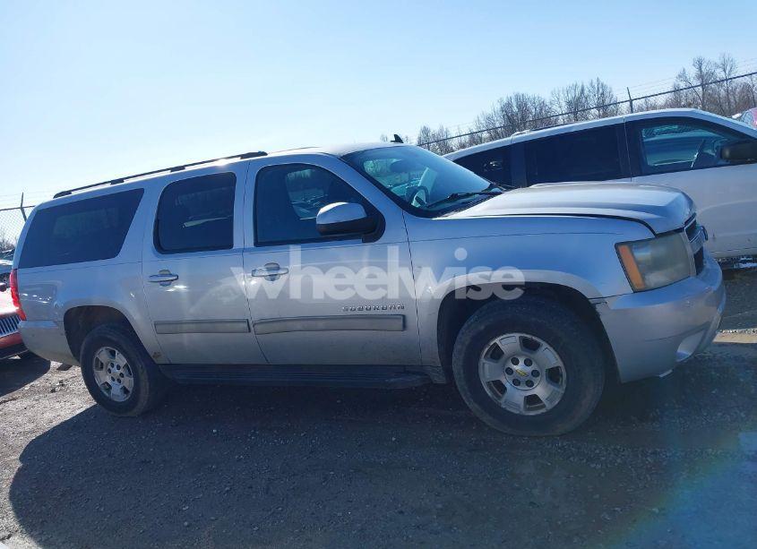 Photo 13 of 2010 Chevrolet Suburban 1500 LS (VIN 1GNUKHE31AR165699)