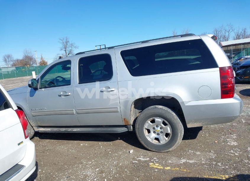 Photo 14 of 2010 Chevrolet Suburban 1500 LS (VIN 1GNUKHE31AR165699)