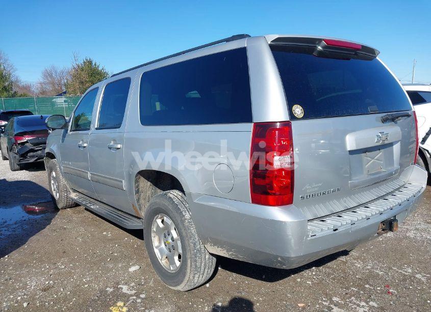 Photo 3 of 2010 Chevrolet Suburban 1500 LS (VIN 1GNUKHE31AR165699)