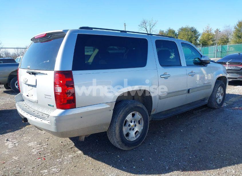 Photo 4 of 2010 Chevrolet Suburban 1500 LS (VIN 1GNUKHE31AR165699)
