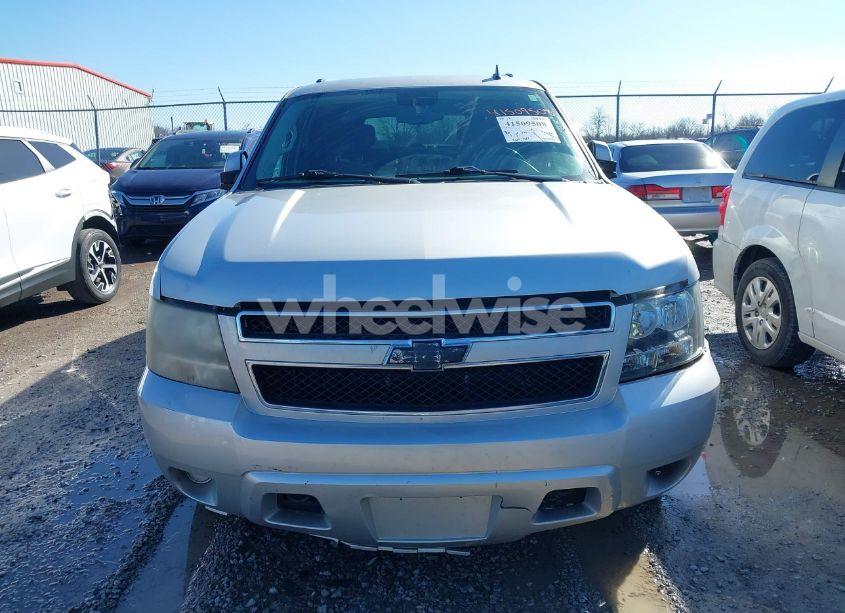 Photo 6 of 2010 Chevrolet Suburban 1500 LS (VIN 1GNUKHE31AR165699)