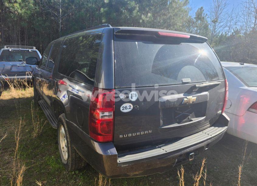 Photo 3 of 2010 Chevrolet Suburban (VIN 1GNUKHE32AR291666)