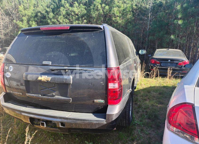 Photo 4 of 2010 Chevrolet Suburban (VIN 1GNUKHE32AR291666)