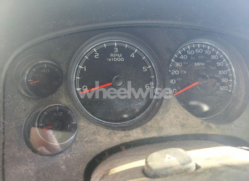 Photo 7 of 2010 Chevrolet Suburban (VIN 1GNUKHE32AR291666)