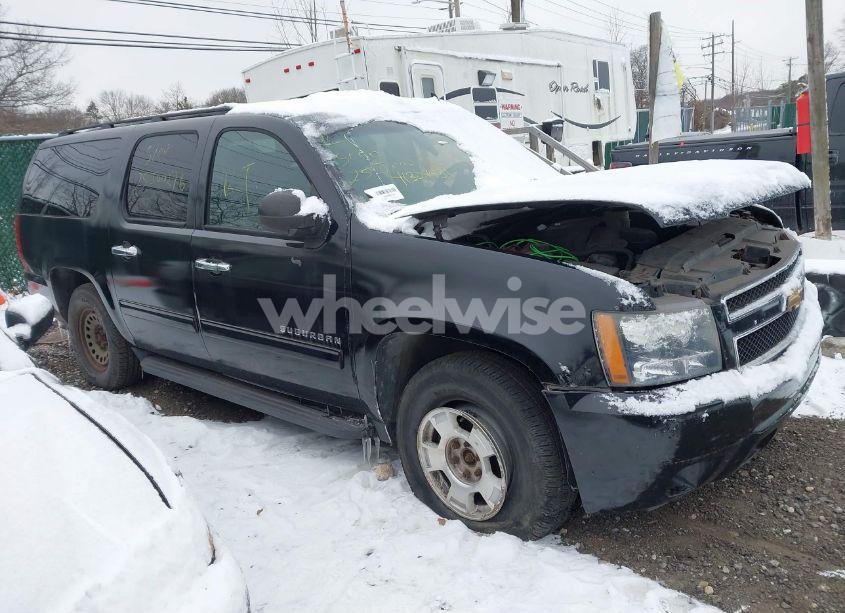 2010 Chevrolet Suburban 1500 LS (VIN 1GNUKHE37AR203811) main photo