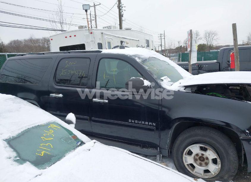 Photo 12 of 2010 Chevrolet Suburban 1500 LS (VIN 1GNUKHE37AR203811)