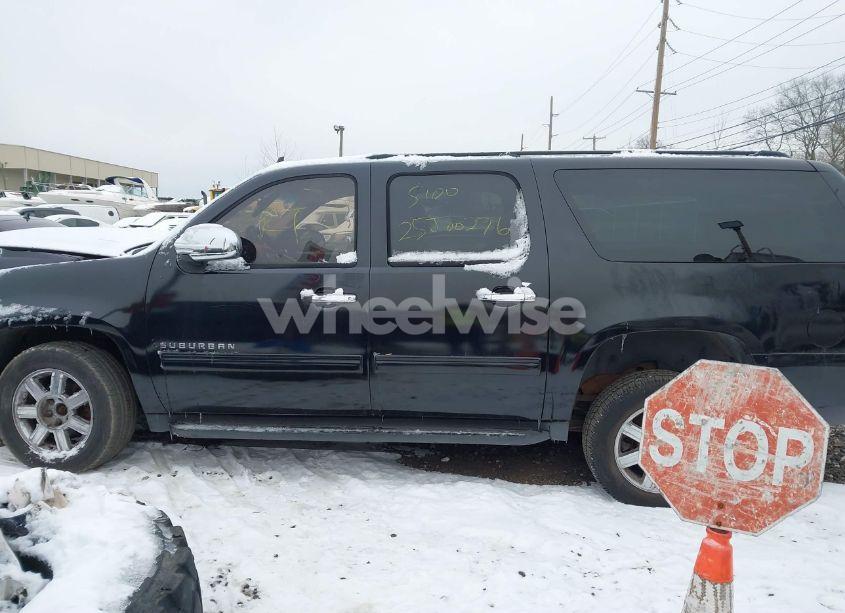 Photo 13 of 2010 Chevrolet Suburban 1500 LS (VIN 1GNUKHE37AR203811)