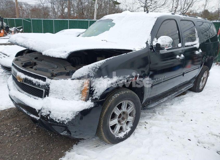 Photo 2 of 2010 Chevrolet Suburban 1500 LS (VIN 1GNUKHE37AR203811)