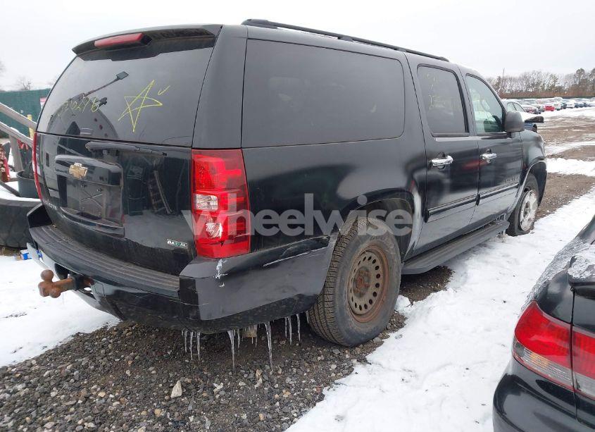 Photo 4 of 2010 Chevrolet Suburban 1500 LS (VIN 1GNUKHE37AR203811)