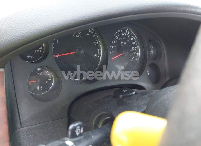 Photo 7 of 2010 Chevrolet Suburban 1500 LS (VIN 1GNUKHE37AR203811)